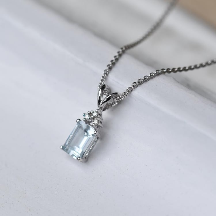 Goldanhänger mit Aquamarin und Diamanten Deandra 15449