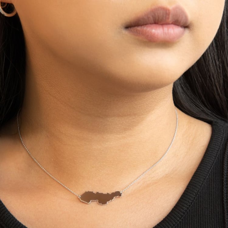 Silberne Halskette in Form der Tschechoslowakei 106621