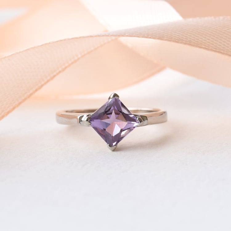 Silberner Ring mit Princess Amethyst Neola 79380
