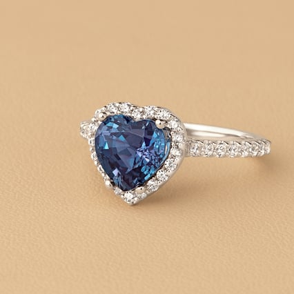 Goldener Ring mit Lab Grown Alexandrit in Herzform und Diamanten Harold