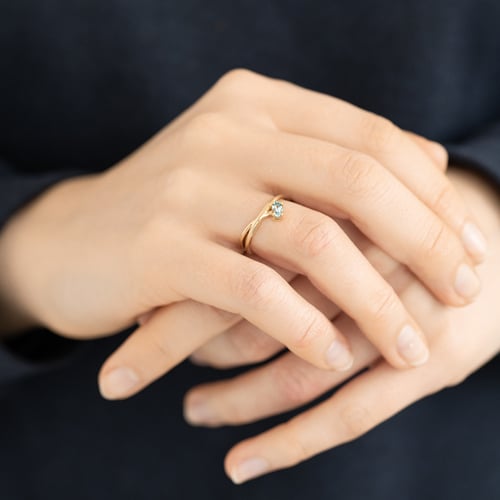 Ring mit einem ovalen Aquamarin Emeli