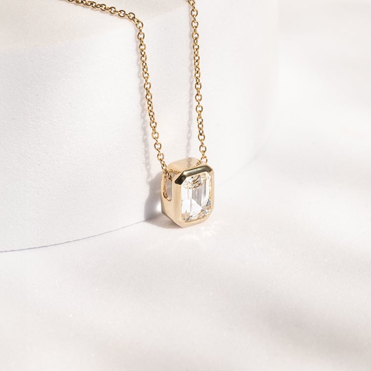 Vergoldeter Silberanhänger mit weißem Topas Brecken 142874