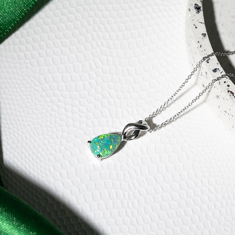 Silberanhänger mit Opal in Tropfenform Shrimati 130477