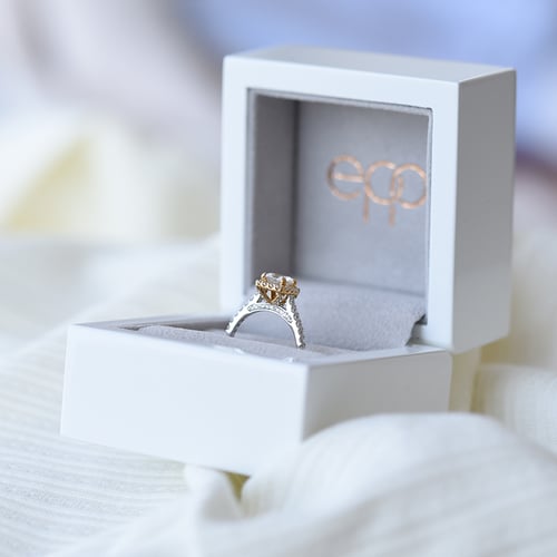 Verlobungsring mit Cushion-Diamant Carmelo