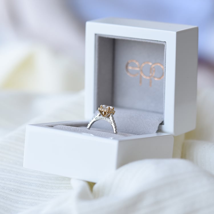 Verlobungsring mit Cushion-Diamant Carmelo 61225