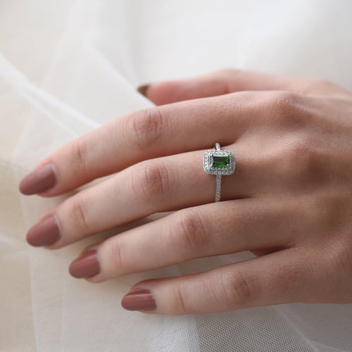 Goldring mit Tsavorit und Diamanten Kanie