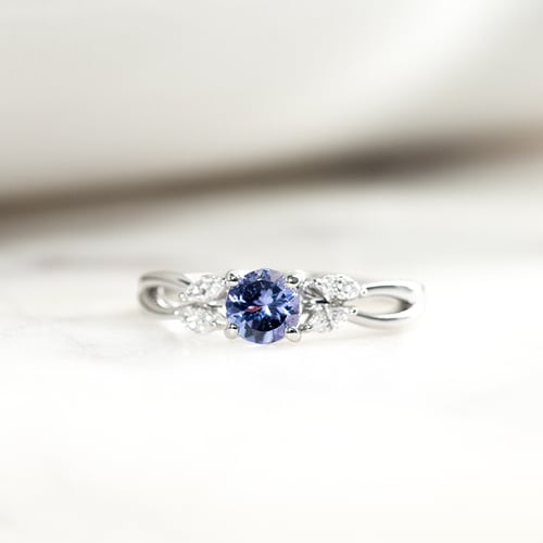 Verlobungsring mit Tansanit und Lab Grown Diamanten in Marquise Form Haly
