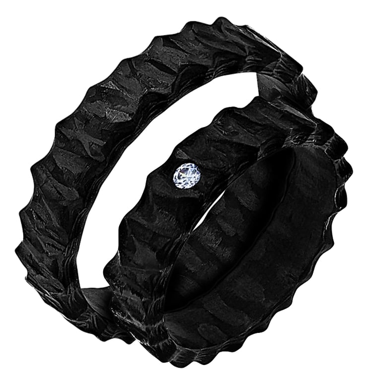 Trauringe aus Carbon mit unebener Oberfläche und Diamant Soren