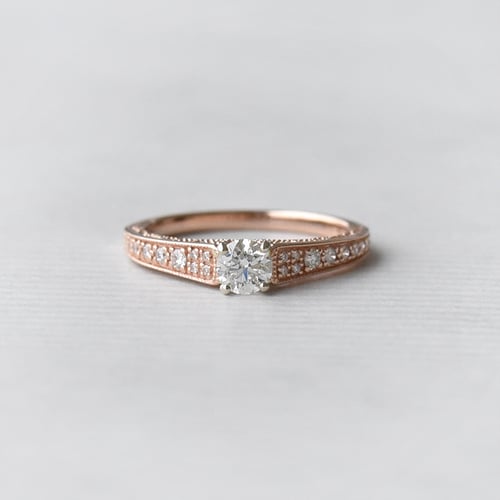 Goldener Vintage Verlobungsring voller Diamanten Keran