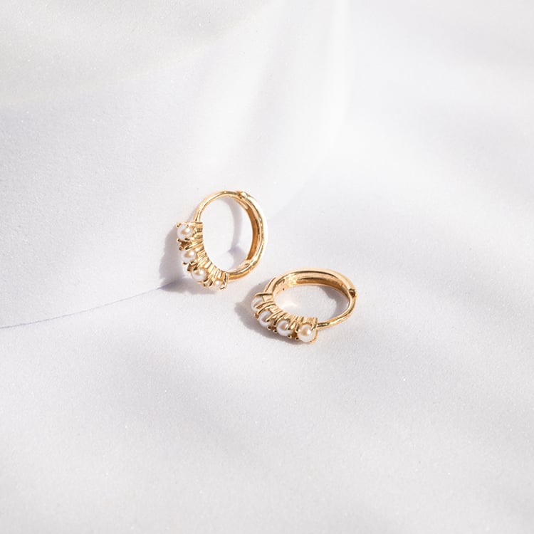 Runde goldene Ohrringe mit Perlen Bode 142725