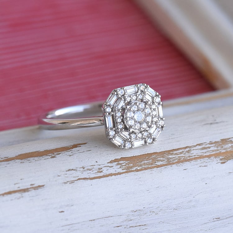 Luxuriöser Halo-Ring übersät mit Diamanten Abiodun 85283