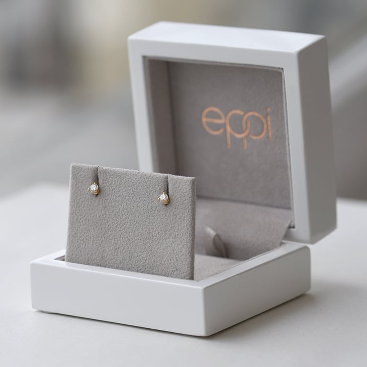 Goldene Ohrringe mit Diamanten 62606