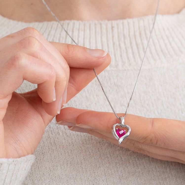 Silberner Anhänger mit Rubin in Herzform Lovelyn 120969