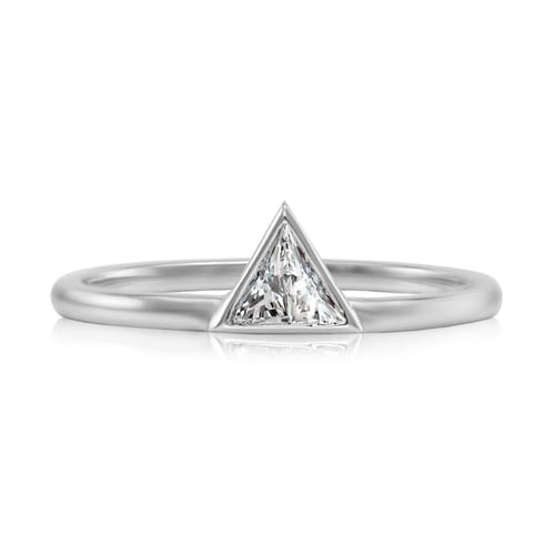 Ring mit einem Moissanit in Trillion-Form Daslis