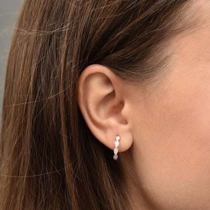 Creolen mit runden Diamanten verziert Venetia