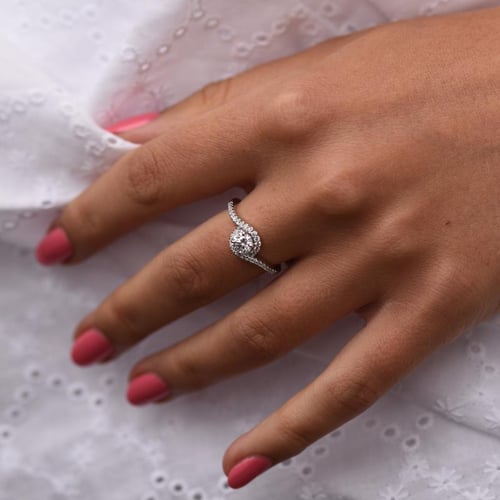 Eleganter Verlobungsring mit Moissanit und Lab Grown Diamanten Elaina