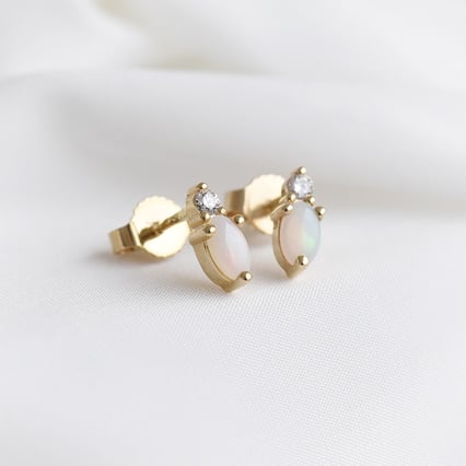 Goldene Cluster-Ohrringe mit Opalen und Diamanten Herve