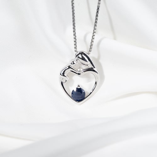 Silberner Anhänger Mutter und Kind mit Saphir und Diamant Ella