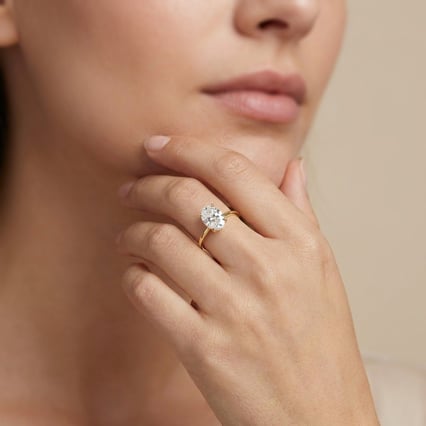 Scheidungsring mit einem ovalen Diamanten Frost