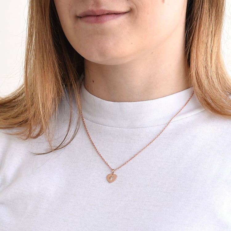 Goldene Kollektion in Herzform mit Diamanten Esmail 81642