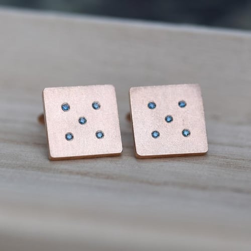 Goldene Quadrat-Manschettenknöpfe mit blauen Diamanten Orien
