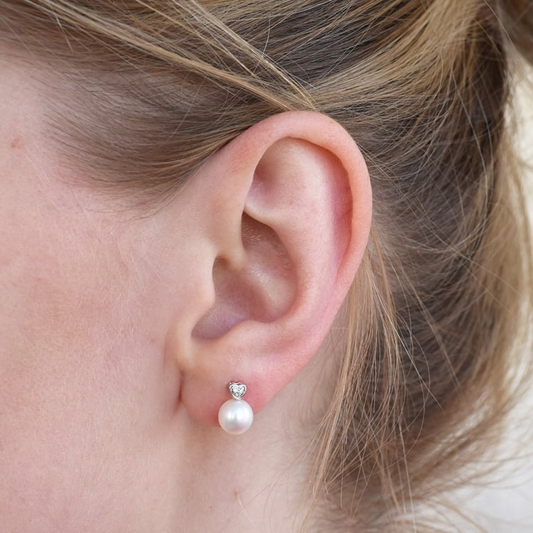 Goldene Perlenohrringe mit Diamanten-Herzen Lesedi 86812