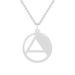 Silberner Anhänger mit ausgeschnittenem Buchstaben Alfabet