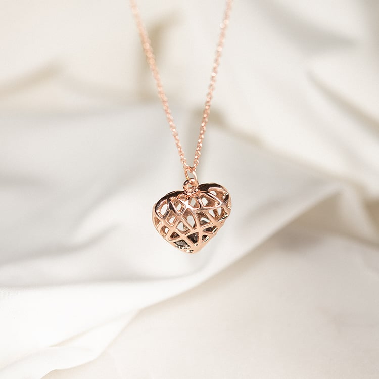 Herzförmiger Anhänger mit Perlen aus Salt and Pepper Diamanten Paisley 134753