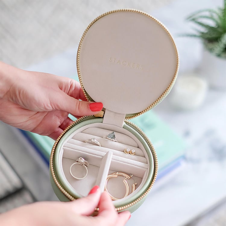 Rundes Reiseetui für Schmuck in Hellgrün Berlin 88393