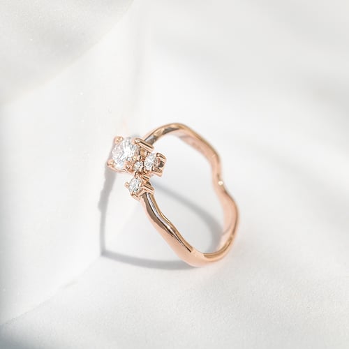 Cluster-Ring mit Moissanit und Lab Grown Diamanten Roche
