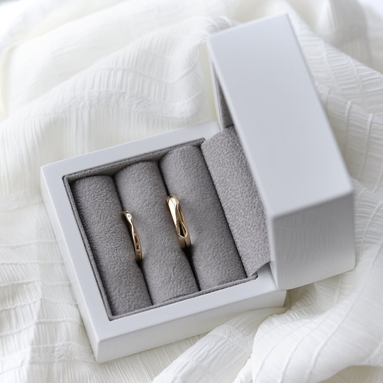 Schmaler Eternity-Ring mit Lab Grown Diamanten und ein breiter Komfort-Ring Garcia 101898