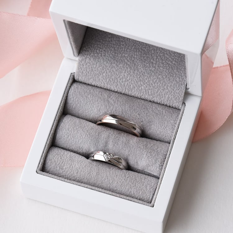 Romantische Eheringe aus Gold mit Diamanten Rexie 77193