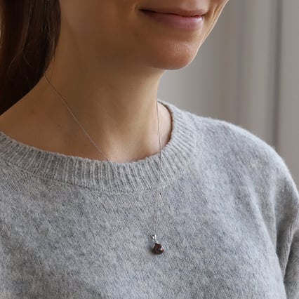 Anhänger mit schwarzer Perle und Diamanten Mananya