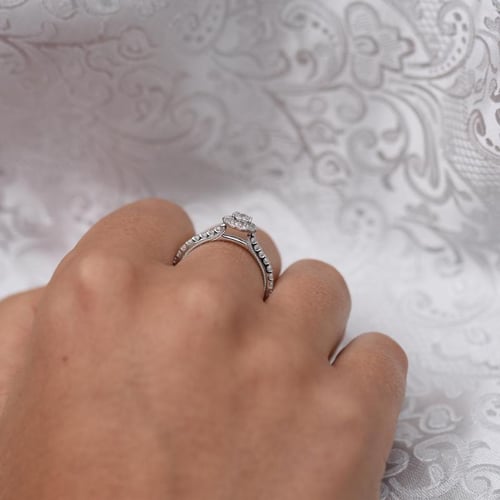 Halo-Verlobungsring mit Lab Grown Diamanten Alaina