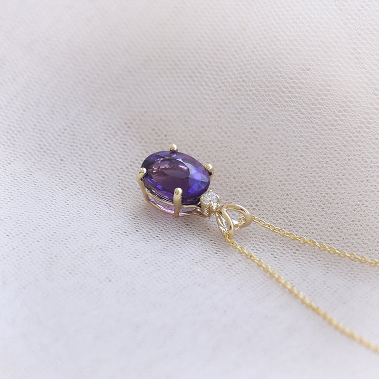 Goldene Halskette mit Amethyst 67651