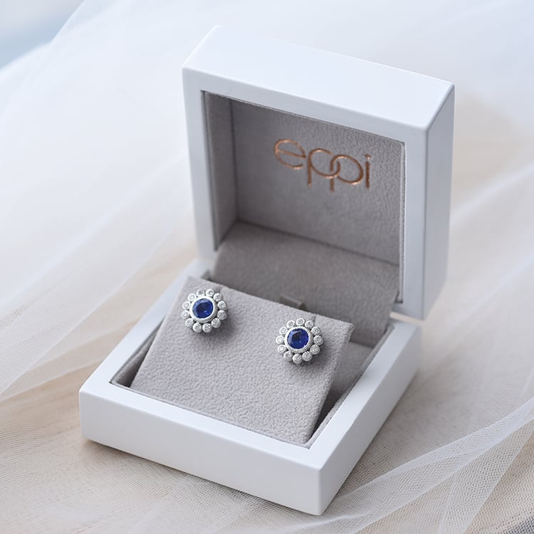 Goldene Ohrringe in Blütenform mit Tansaniten und Diamanten Una 62111