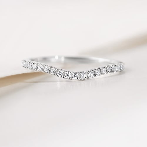 Unkonventioneller Ring mit Diamanten Nydia