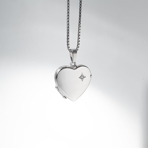 Medaillon aus Silber mit Diamant in Herzform Naila