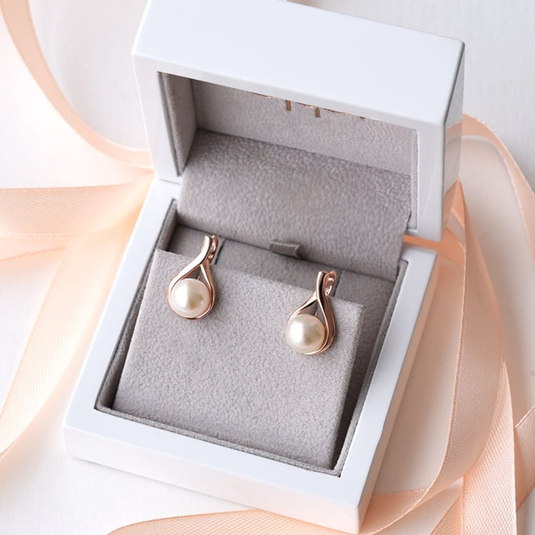 Elegante Ohrringe aus vergoldetem Silber mit Perlen Terhi 78127