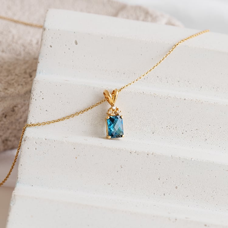 Goldanhänger mit Radiant Topas und Diamanten Deandra 123172