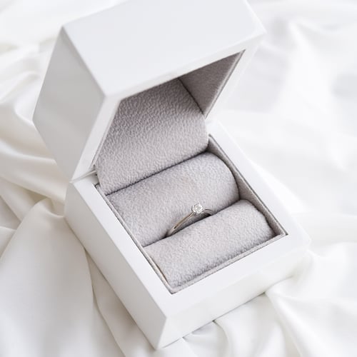 Ring mit Lab Grown Diamant und Auswahl des Karatgewichts Glynn