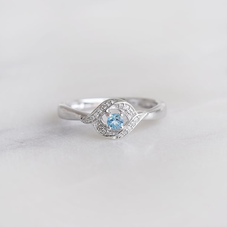 Verlobungsring mit Topas in Schweizerblau Nurisa 93374