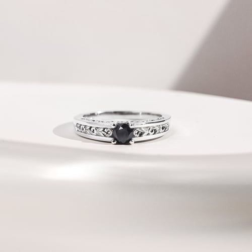 Vintage Verlobungsring mit schwarzem Diamant Lerien