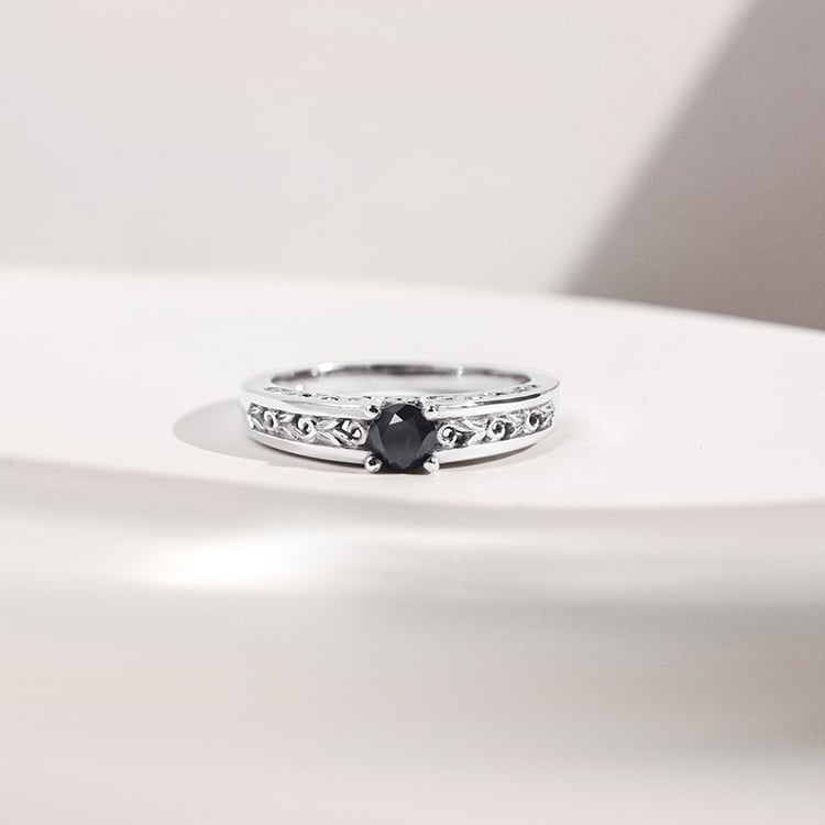 Vintage Verlobungsring mit schwarzem Diamant Lerien 154089