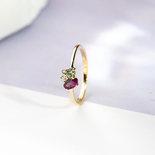 Cluster-Ring mit Rodolithgranat, Saphir, Morganit und Olivin Bluma