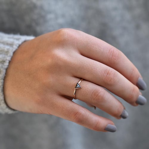 Goldring mit schwarzem Diamant Daslis