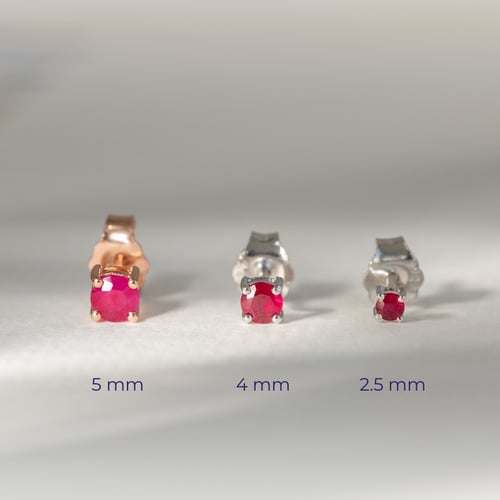 Ohrstecker mit Rubinen und Auswahl der Größe Franci