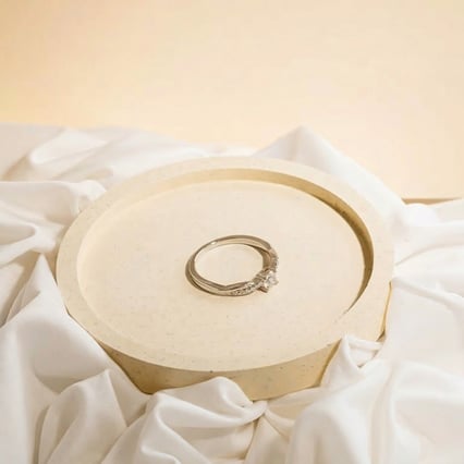 Verlobungsring aus Gold mit 0.3ct IGI-zertifiziertem Diamanten Aliye