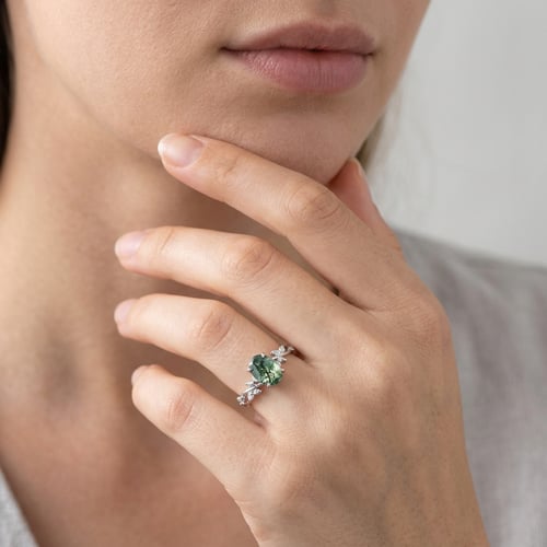 Bezaubernder Ring mit Moosachat und Moissaniten Abdula