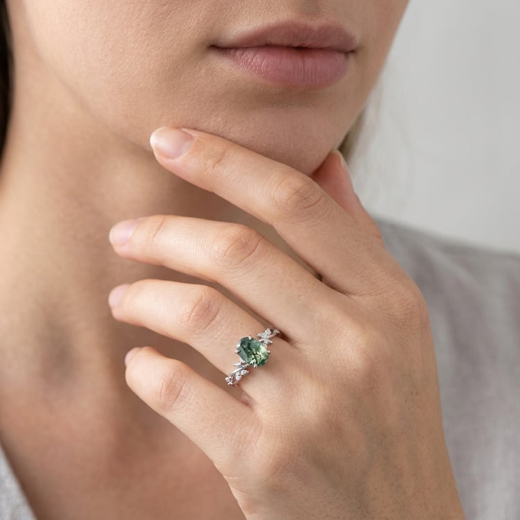 Bezaubernder Ring mit Moosachat und Moissaniten Abdula 170005